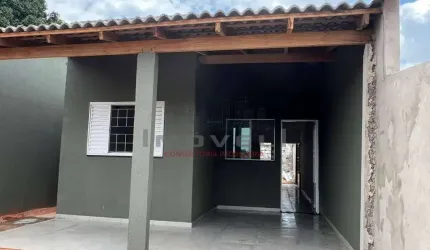 Casa com 2/4 sendo 1 suíte no Canelas