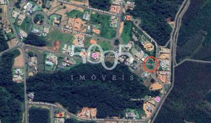 Excelente terreno de esquina à venda no condomínio Terras de São José II com 2387m2, em declive, em ótima localização e linda vista.