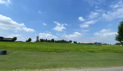 Lindo lote à venda no condomínio Porto São Pedro em Porto Feliz com 1627m2 de terreno com leve aclive.