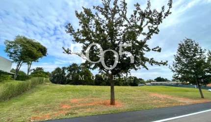 Lindo e exclusivo lote com 3067m2 no condomínio Quinta da Baroneza em Bragança Paulista.  Fundo para área de preservação, topografia com leve declive
