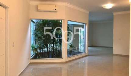 Casa à venda no condomínio Chácaras Flórida com 300m² de área construída e 5.304m² de terreno.