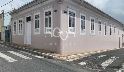 Casa imponente no Centro Histórico de Itu, totalmente restaurada, vidros belgas nas bandeiras das portas, pe direito de 4,20, ambientes diversos poden