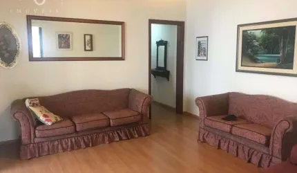 Casa à venda no Centro de Itu com 249 m2 construídos e 252 m2 de terreno.
