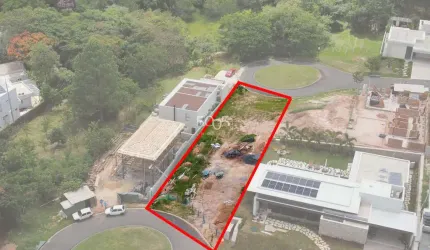 Terreno à venda no condomínio Villas do Golf, com 830m² de área útil. Excelente lote com ótima topografia, com boa localização no condomínio.