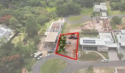 Terreno à venda no condomínio Villas do Golf, com 429m² de área útil. Excelente lote com ótima topografia, com boa localização no condomínio.