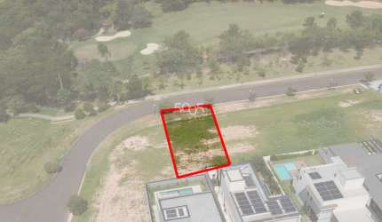 Terreno à venda no condomínio Villas do Golf, com 503m² de área útil. Excelente lote com ótima topografia, com boa localização no condomínio.