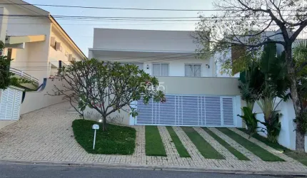 Casa sobrado à venda no Condomínio Jardim Theodora, 4 suítes, 418m² de área construída e 600m² de área total