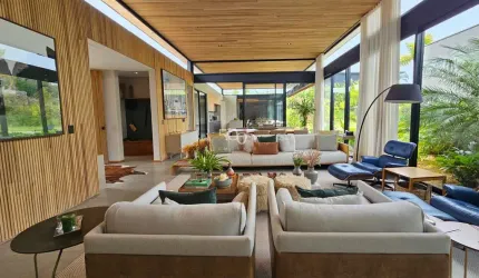 Lindo projeto de casa térrea contemporânea à venda no condomínio Terras de São José II com 2160m2 de terreno e 585m2 de construção.