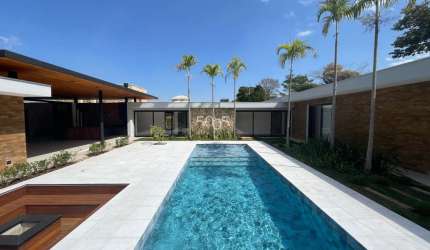 Casa à venda no condomínio Terras de São José l, com 785m² de área construída e 2922m² de área total.