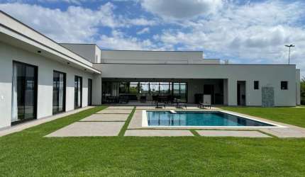 Imóvel à venda no Condomínio Fazenda Alvorada em Porto Feliz, com 490m² de área construída em um terreno de 1.482m².