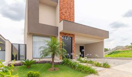 Casa sobrado em condomínio à venda, condomínio Saint Paul em Itu, SP. 3 suítes, 360m² de terreno e 270m² construídos