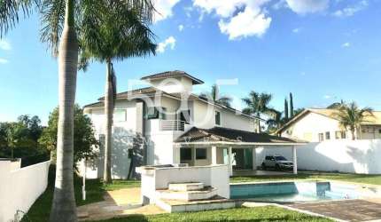 Casa à venda no Condomínio Village Castelo com 530m² de área construída em um terreno de 1.500m², próximo ao parque da Cacau Show, Cacau Park