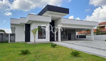 Casa à venda no Condomínio Village Castelo, com 470m² de área construída em um terreno de 1.500m², próximo ao parque da Cacau Show, Cacau Park