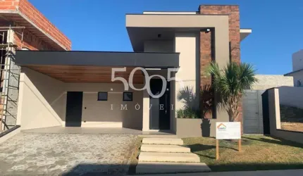 Excelente casa térrea à venda no condomínio Saint Paul com 230m2 de construção e 432m2 de terreno. Com escritório, lavabo, sala 2 ambientes