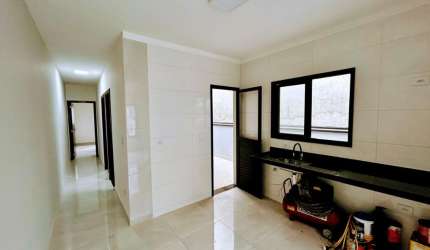 Linda casa a venda com 02 dormitórios sendo 01 suíte e 02 vagas na garagem - Vila Cintra - Mogi das Cruzes