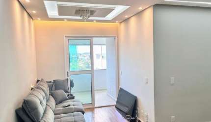 Lindo apartamento com 03 dormitórios, varanda e duas vagas na garagem. A venda na Vila São Sebastião em Mogi das Cruzes