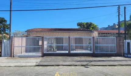 Casa com 07 quartos em Praia de Leste Parana