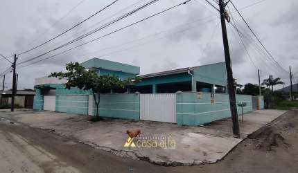 Casa e sobrado com piscina em Matinhos