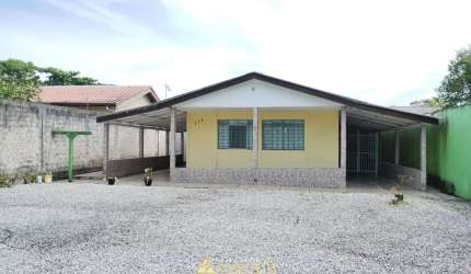 Casa com amplo terreno no Rivieira Matinhos