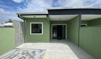 Casa com 03 quartos no Litoral do Parana