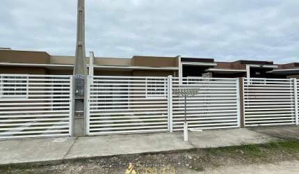 Casa com sobra de terreno no Litoral do Parana