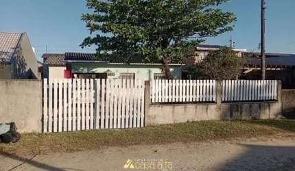Vendo casa com edicula e amplo espaço de terreno