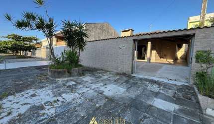 Casa quadra mar com 03 quartos em Praia de Leste