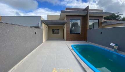 Casa nova com 03 quartos e piscina em Matinhos