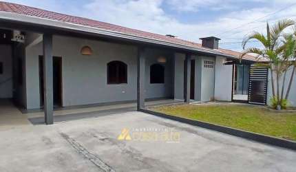 Casa em Praia de Leste com 03 dormitórios