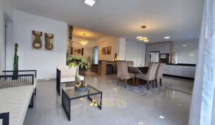 Casa com piscina a venda Ipacaray