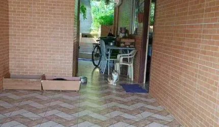 Casa com 2 quartos para |