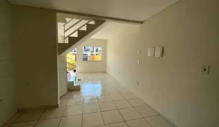 Sobrado com 02 quartos no bairro santa regina em camboriú/sc para | Santa Regina, Camboriú, Santa Catarina