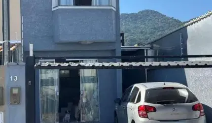 Casa à venda (sobrado) em Camboriú, Rio pequeno