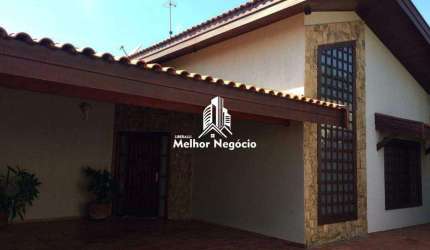 Casa assobradada de 246m2 de 3 dormitórios sendo um suíte no Residencial Vale das Nogueiras em Americana / SP