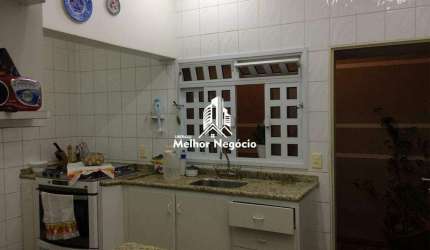 Casa assobradada de 246m2 de 3 dormitórios sendo um suíte no Residencial Vale das Nogueiras em Americana / SP