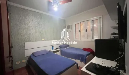 Casa à venda com 03 dormitórios (quartos) sendo 01 deles suíte no bairro Centro em Piracicaba/SP.