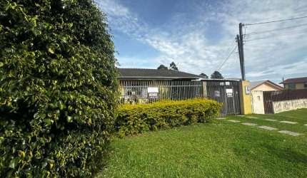 CASA COM 3 QUARTOS E QUINTAL EM SJP