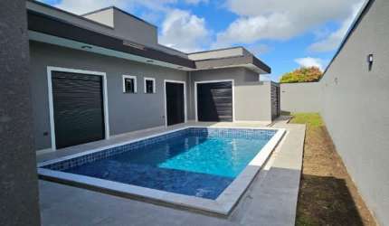 NOVA - CASA COM 3 SUÍTES NO CENTRO DE PIRAQUARA