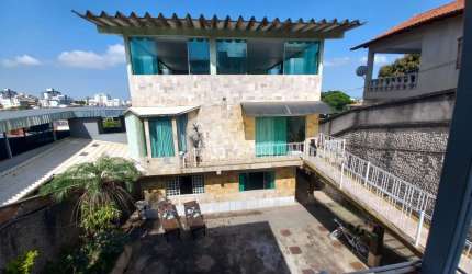 Casa excelente no Floramar - opção para 2 moradias + terraço