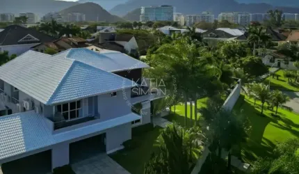 Casa de Luxo à Venda de 1.096 m² no Condomínio Mansões, Barra da Tijuca, RJ – Exclusividade e Sofisticação