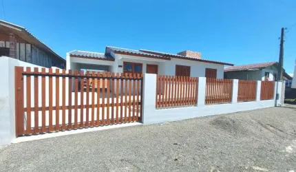 ÓTIMA OPORTUNIDADE CASA  À VENDA EM BALNEÁRIO ARROIO DO SILVA 