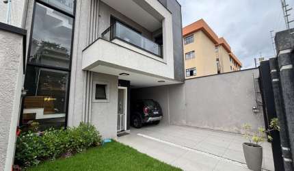 Descubra seu novo lar: Tríplex exclusivo no bairro Boa Vista, Curitiba!