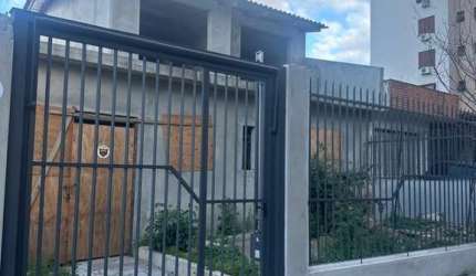 Casa com 2 quartos à venda na Rua Azevedo Sodré, 300, Passo da Areia, Porto Alegre, 300 m2 por R$ 900.000