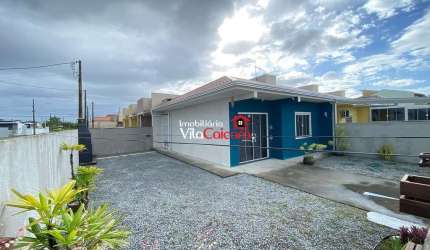 Casa de esquina com 2 quartos e proximo da praia