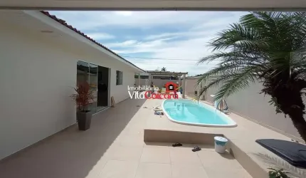 Casa com piscina e quatro quartos