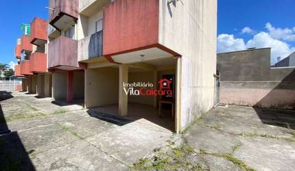 Sobrado triplex com 3 quartos em Praia de Leste