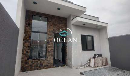 Casa com piscina proximo ao mar em Matinhos