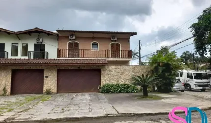 Linda casa, com edícula, tipo sobrados, no Perequê-Açú, em Ubatuba