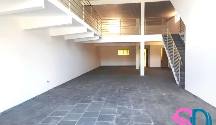Excelente ponto comercial, com edículas, no Centro da Cidade de Ubatuba - SP.