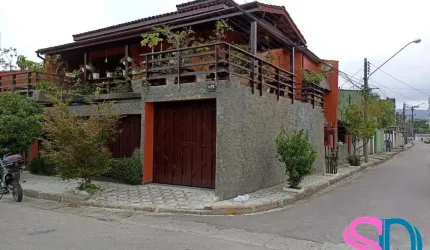 Imóvel com 2 sobrados, para venda, na área central de Ubatuba - SP